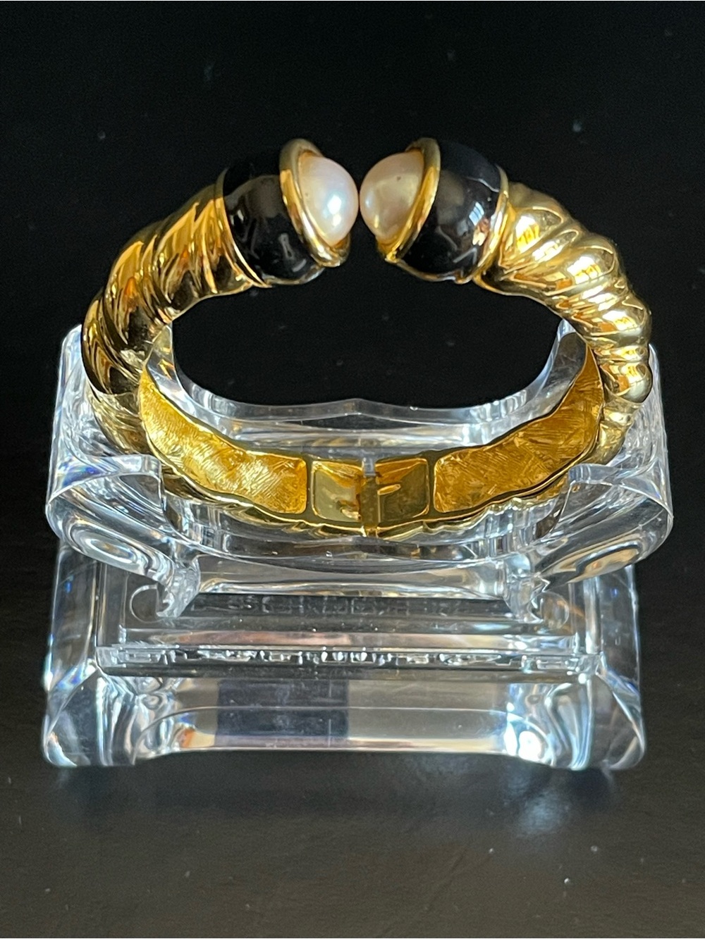 Vintage Joan Rivers faux pearl hinged clamper bangle.